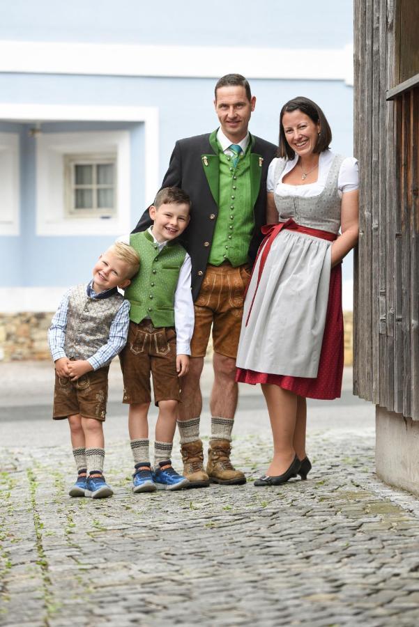 Gasthof - Restaurant Löcker Radstadt Exteriör bild