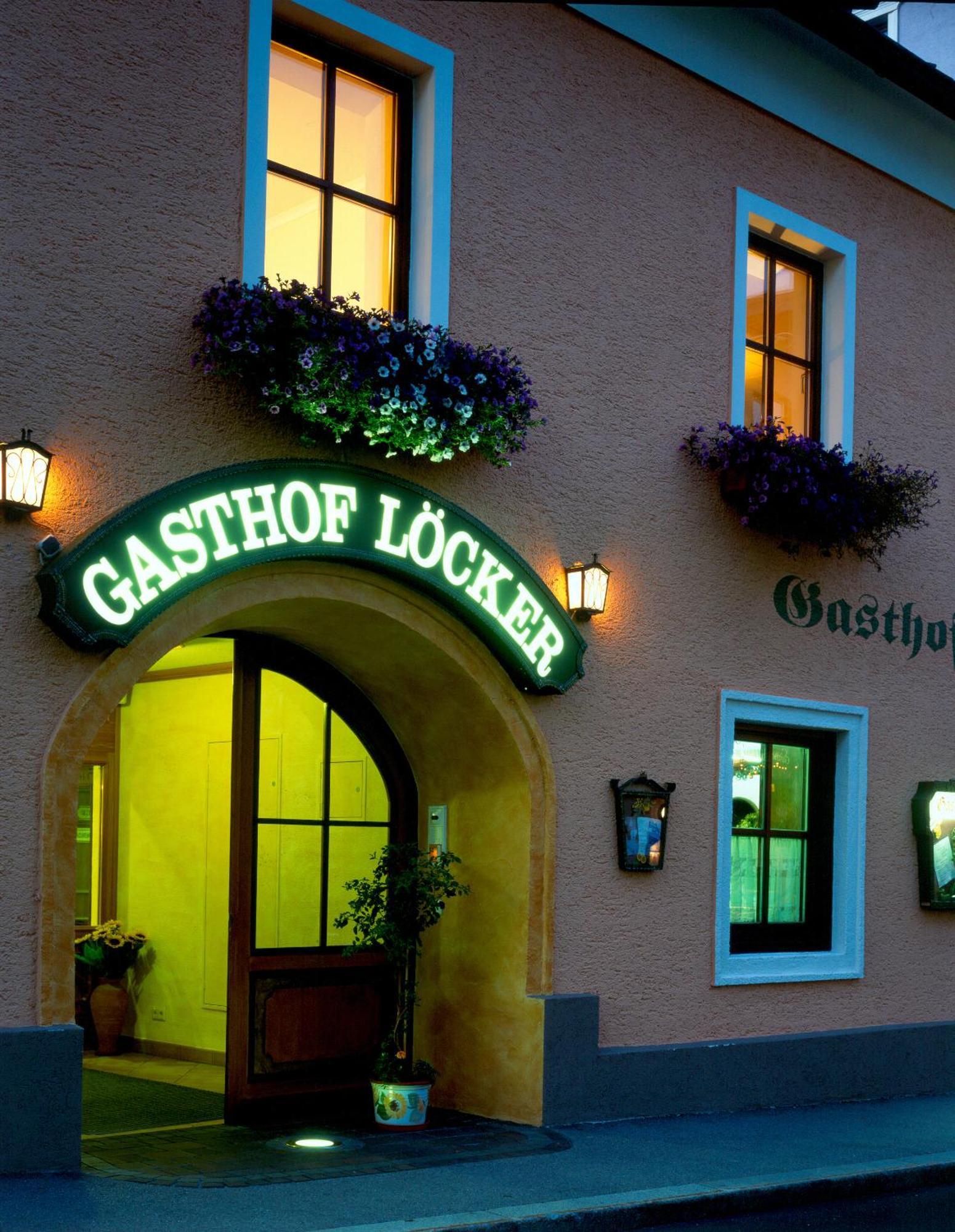 Gasthof - Restaurant Löcker Hotell Radstadt Exteriör bild