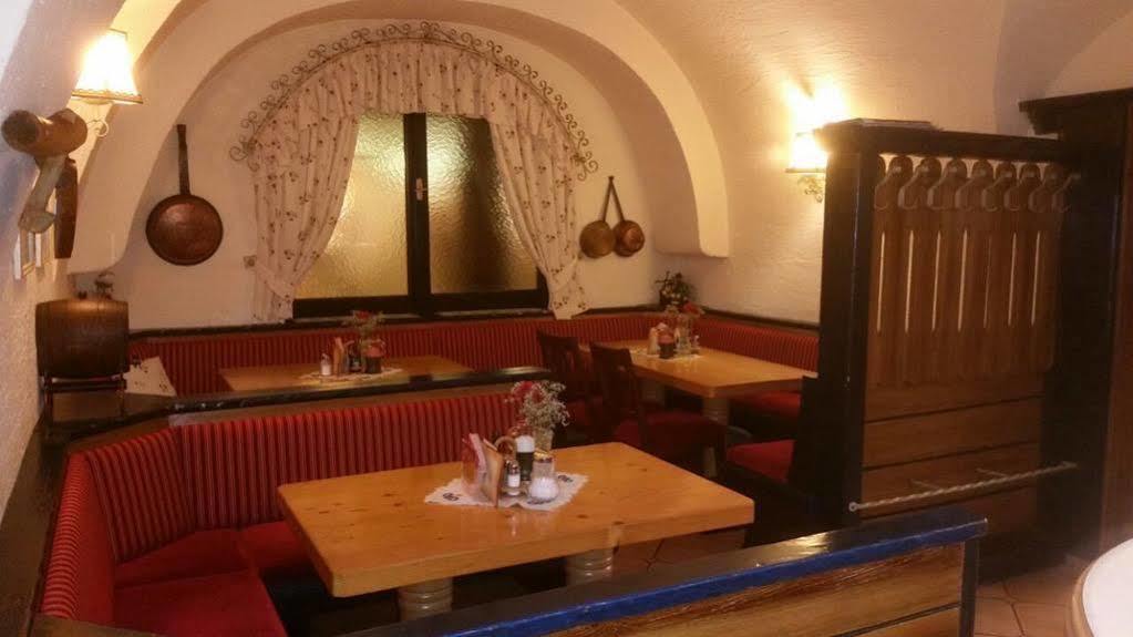 Gasthof - Restaurant Löcker Radstadt Exteriör bild