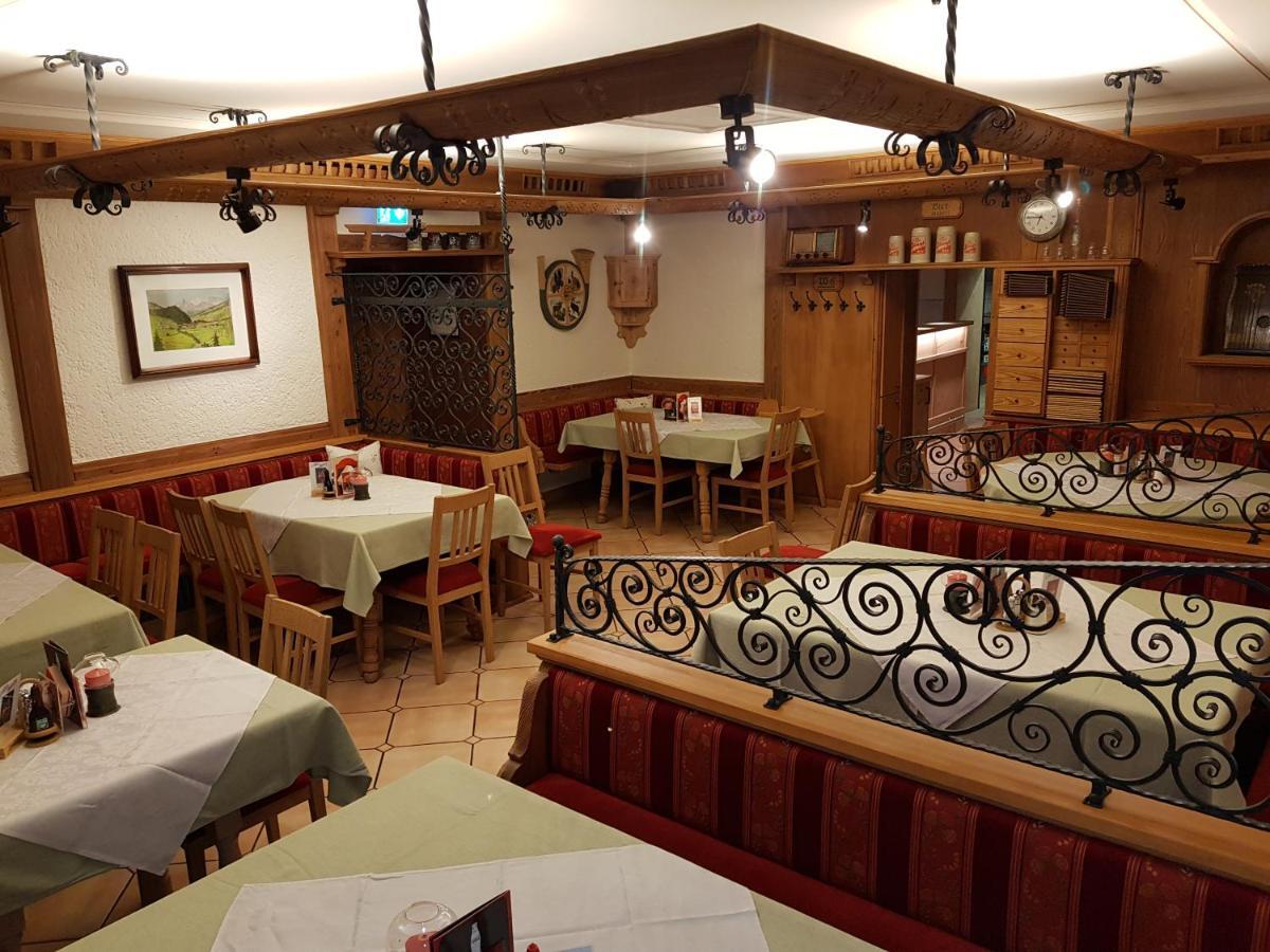 Gasthof - Restaurant Löcker Radstadt Exteriör bild