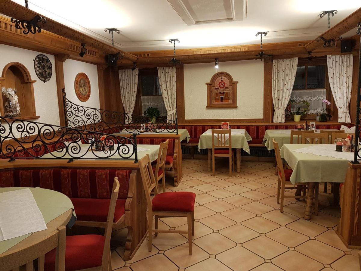 Gasthof - Restaurant Löcker Radstadt Exteriör bild