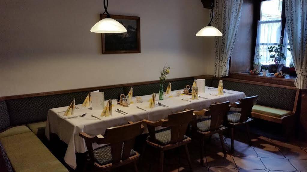Gasthof - Restaurant Löcker Radstadt Exteriör bild