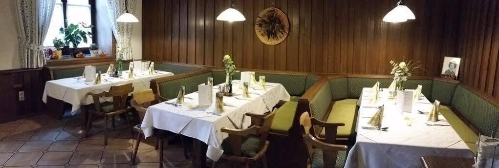 Gasthof - Restaurant Löcker Radstadt Exteriör bild